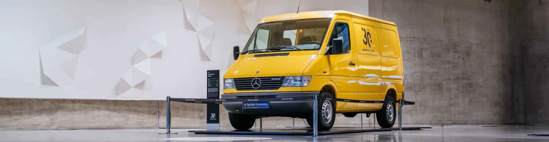 Le Mercedes-Benz Sprinter fête ses 30 ans : Trois décennies d'innovation et de fiabilité