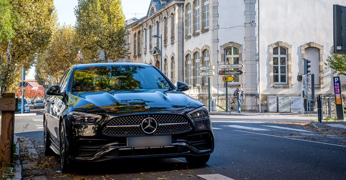 « Plus de 515 000 kilomètres au compteur… et toujours aussi fluide qu’au premier jour »... Une journée à la rencontre de chauffeurs taxi Mercedes !