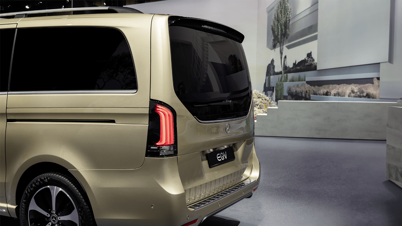 Vue arrière du Mercedes EQV