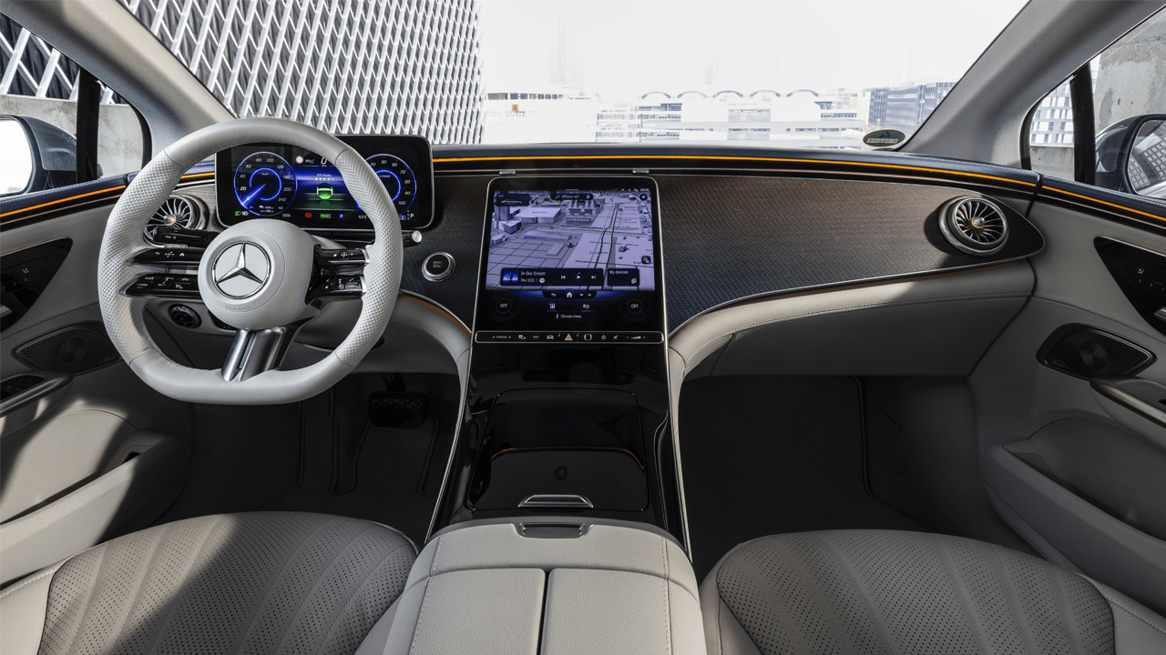 Vue intérieur de l'habitacle avant de l'EQE