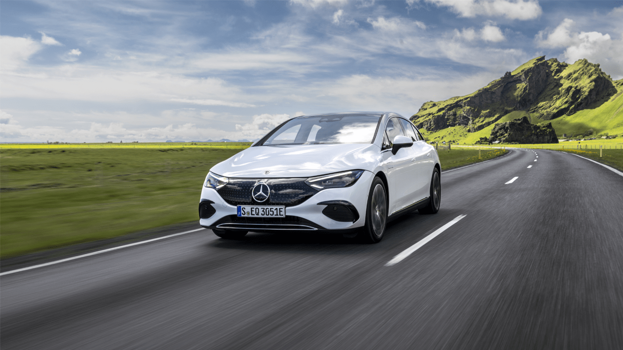 EQE sur une route de campagne