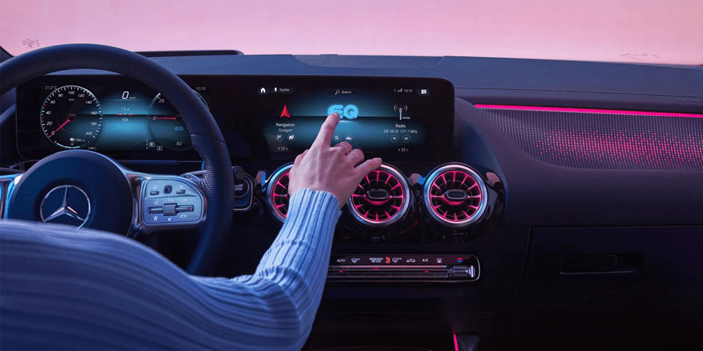 Vue sur le tableau de bord du Mercedes EQA