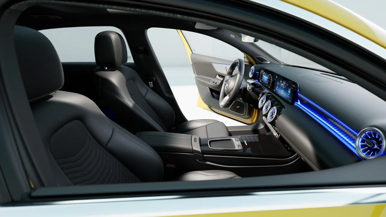 Habitacle avant de la Mercedes Classe A Compacte