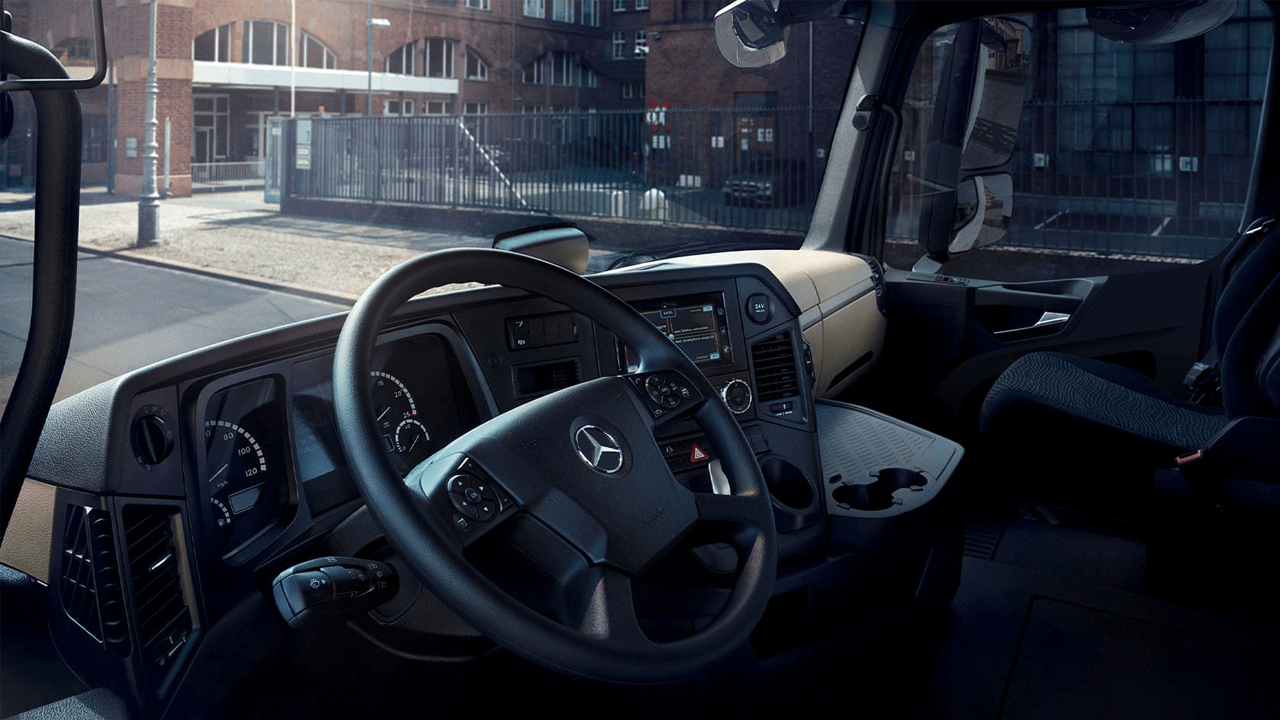 Aperçu habitacle avant Actros F côté conducteur