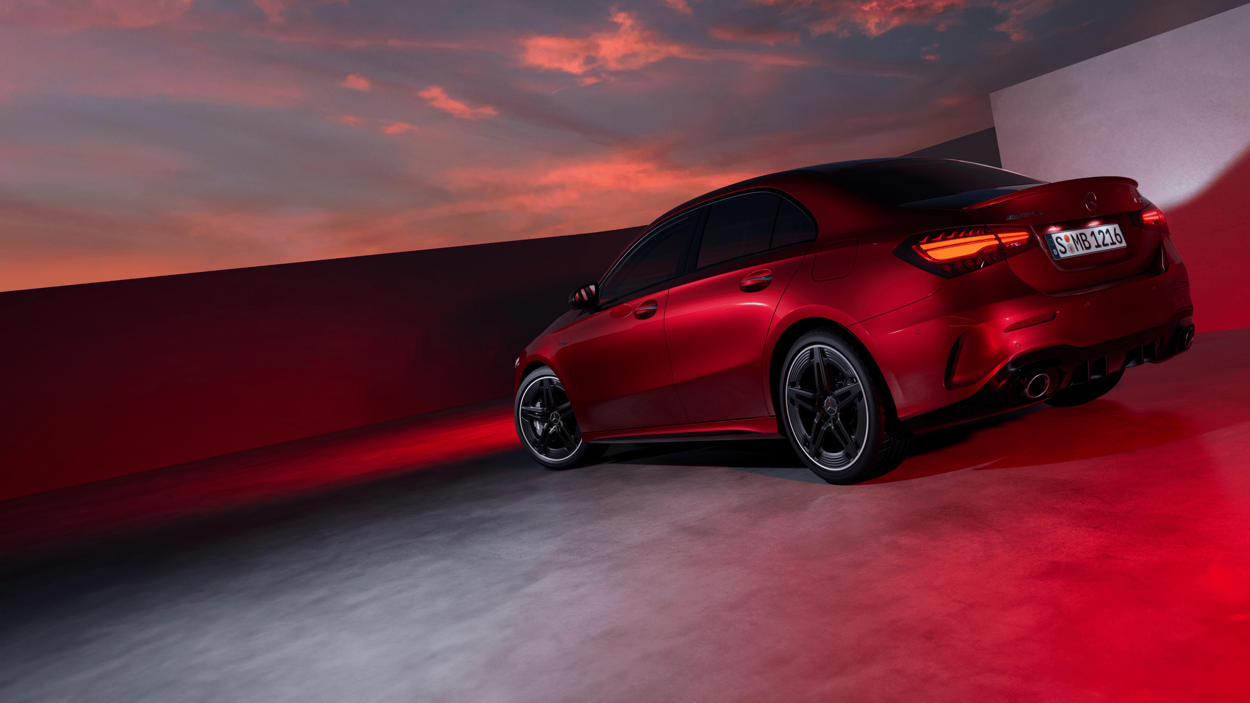 Mercedes Benz Classe A Berline A35 4MATIC+ en finition rouge