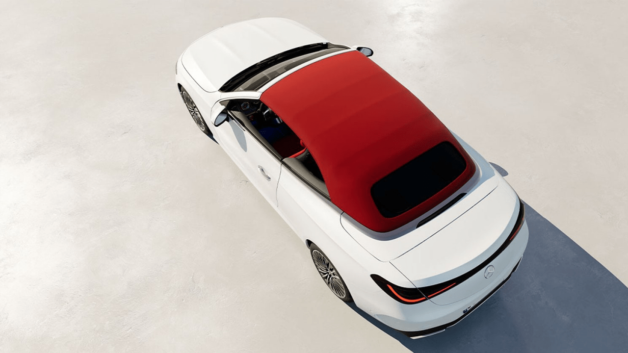 Mercedes CLE avec capote en tissu rouge