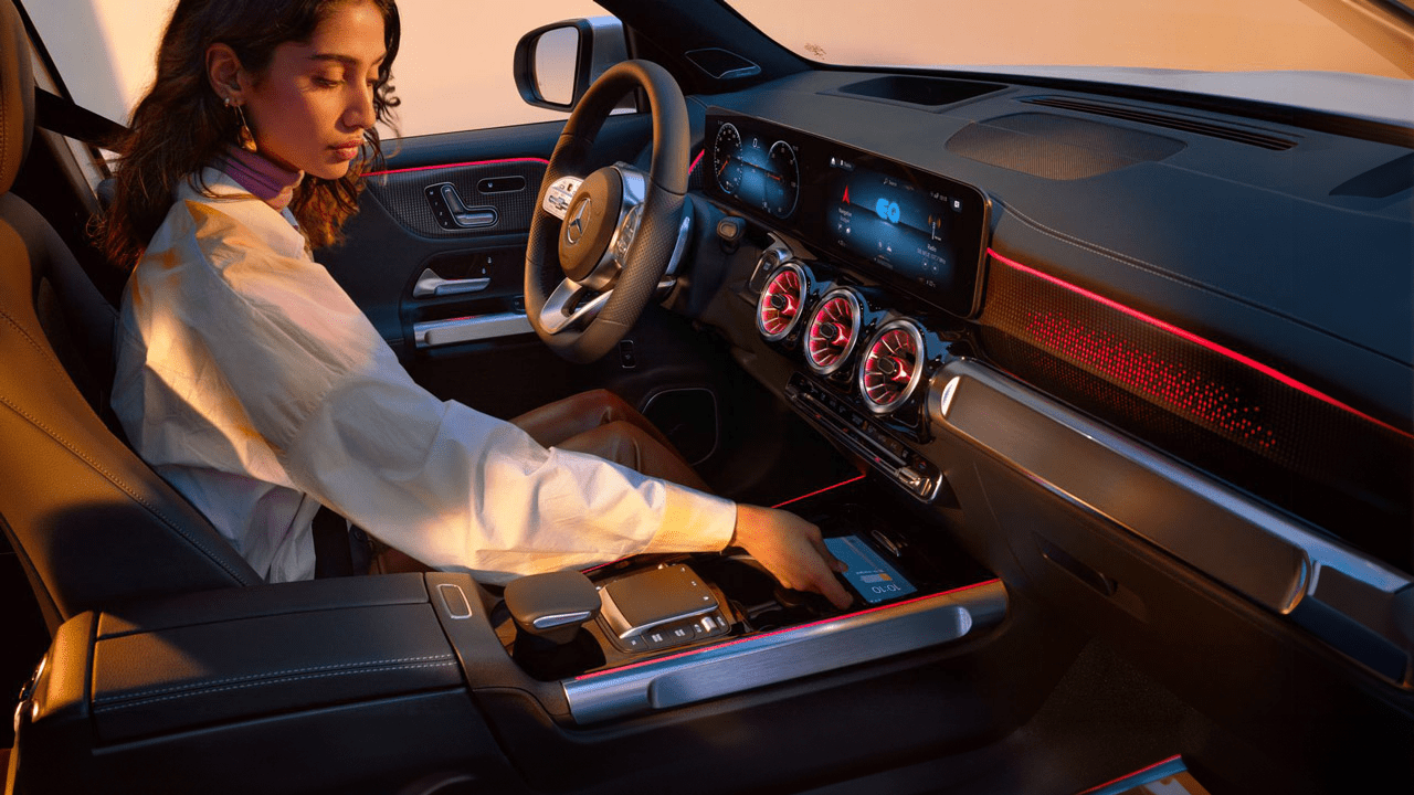 Vue habitacle avant EQB