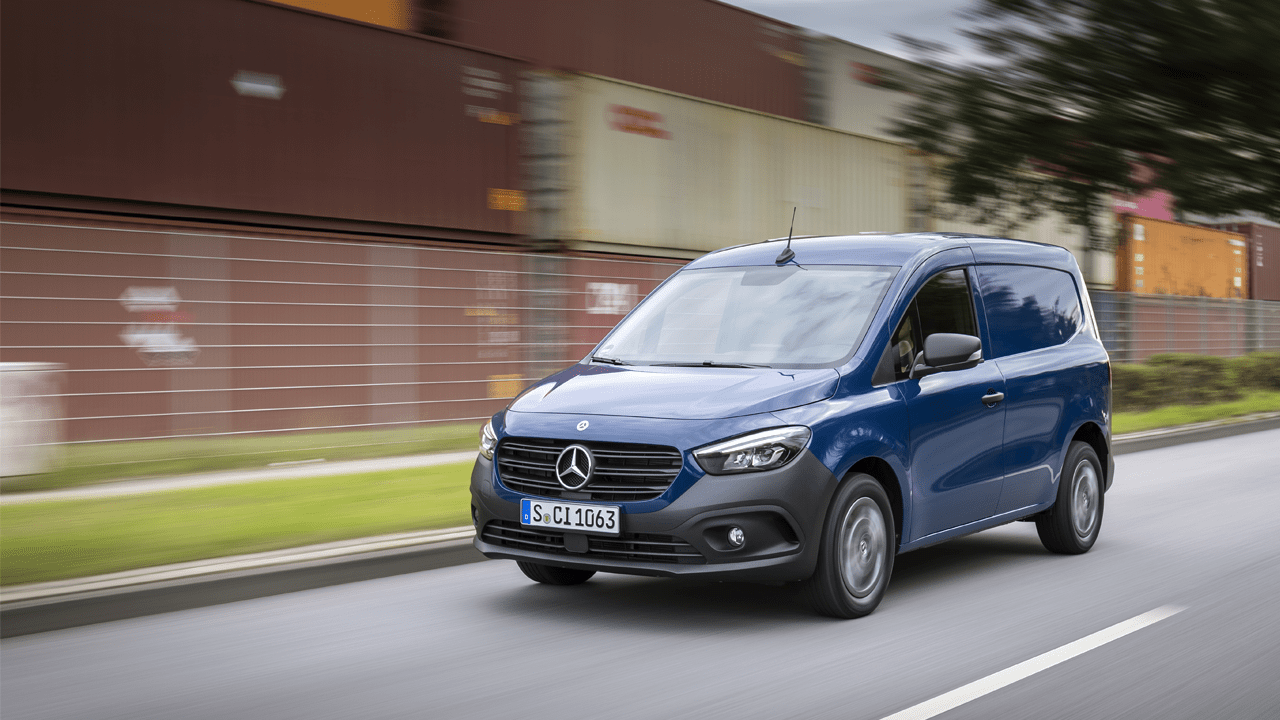 Citan en finition bleue sur route