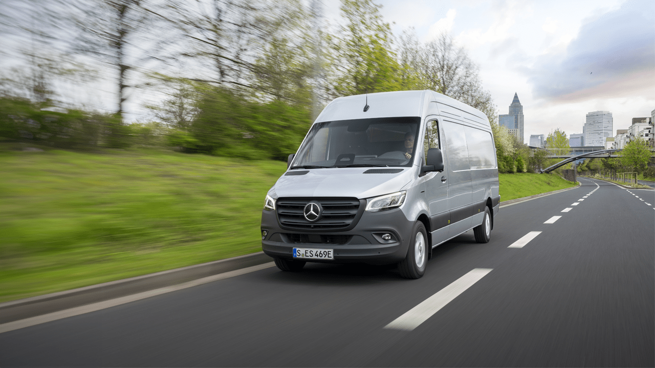 Sprinter circulant sur une route