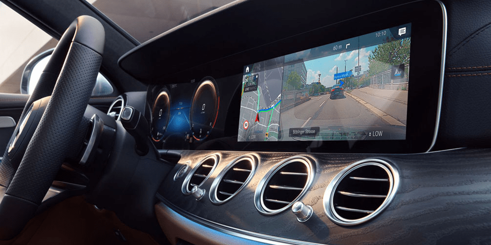 Vue tableau de bord de la Mercedes Classe E