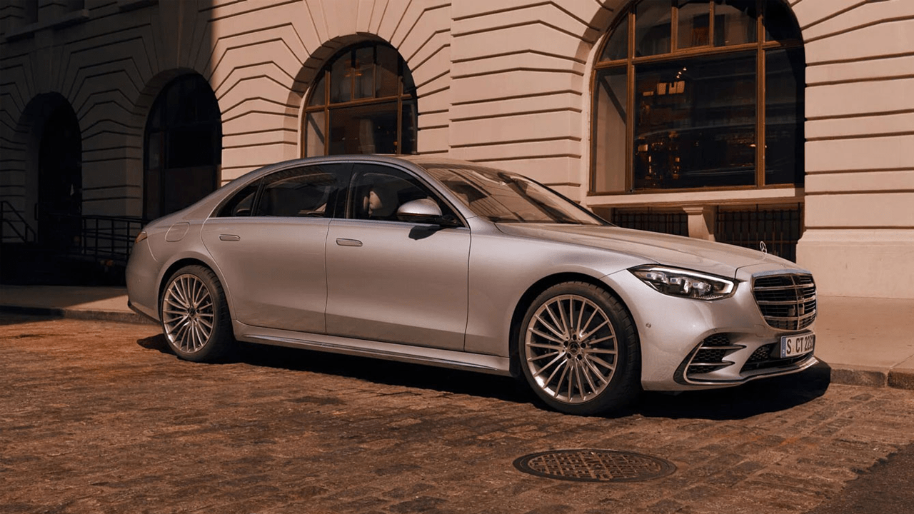 Mercedes Classe S stationnée