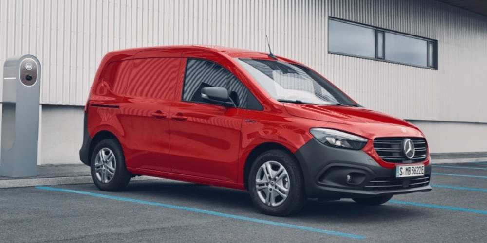 eCitan en finition rouge stationné