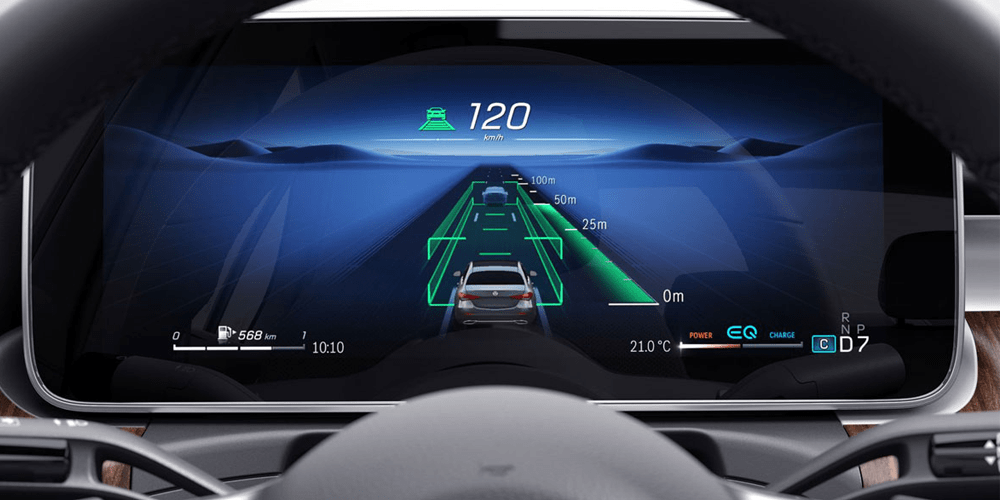Écran d'instruments numériques de la Classe C situé derrière le volant