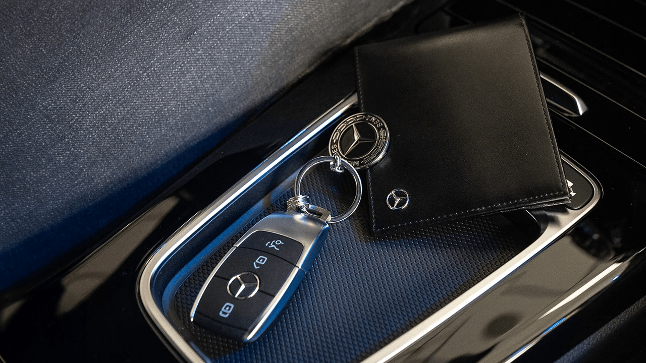 Porte clefs et porte-feuille Mercedes