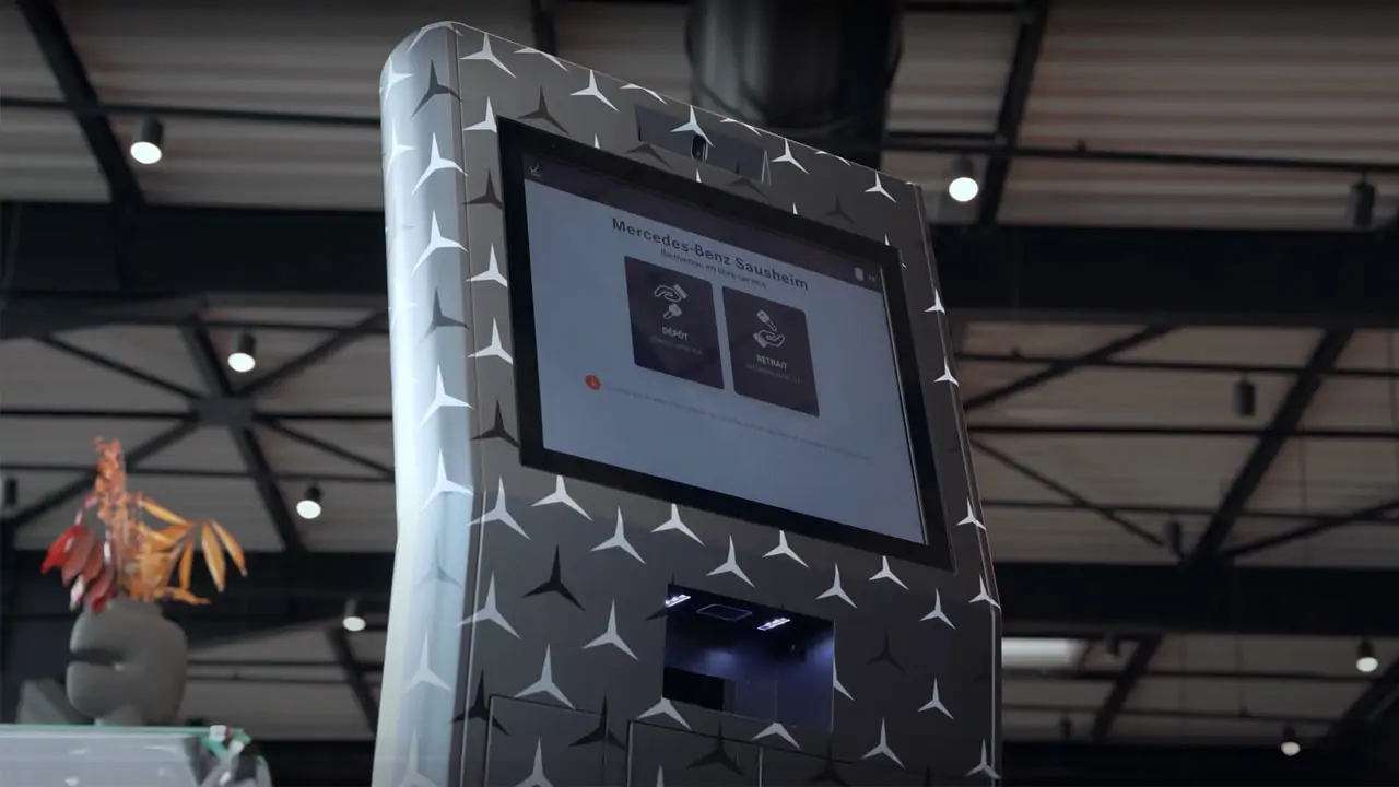 Borne self check-in dans la concession Mercedes-Benz Kroely Sausheim