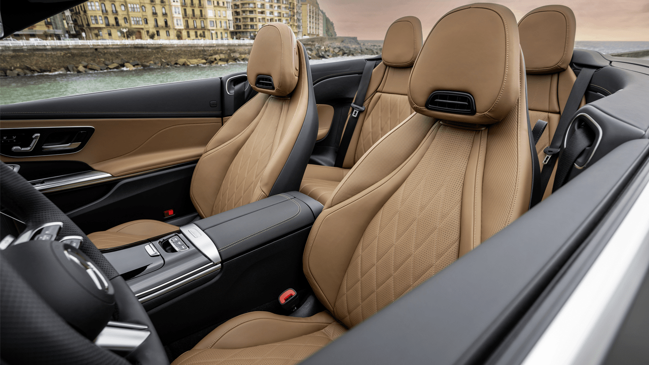Habitacle avant du Mercedes CLE Cabriolet