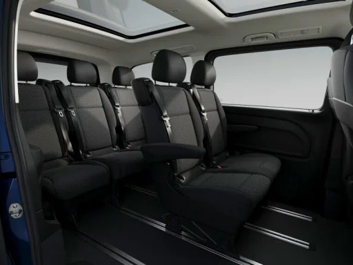 Intérieur du Vito Tourer avec banquette 3 places et banquette 2 places