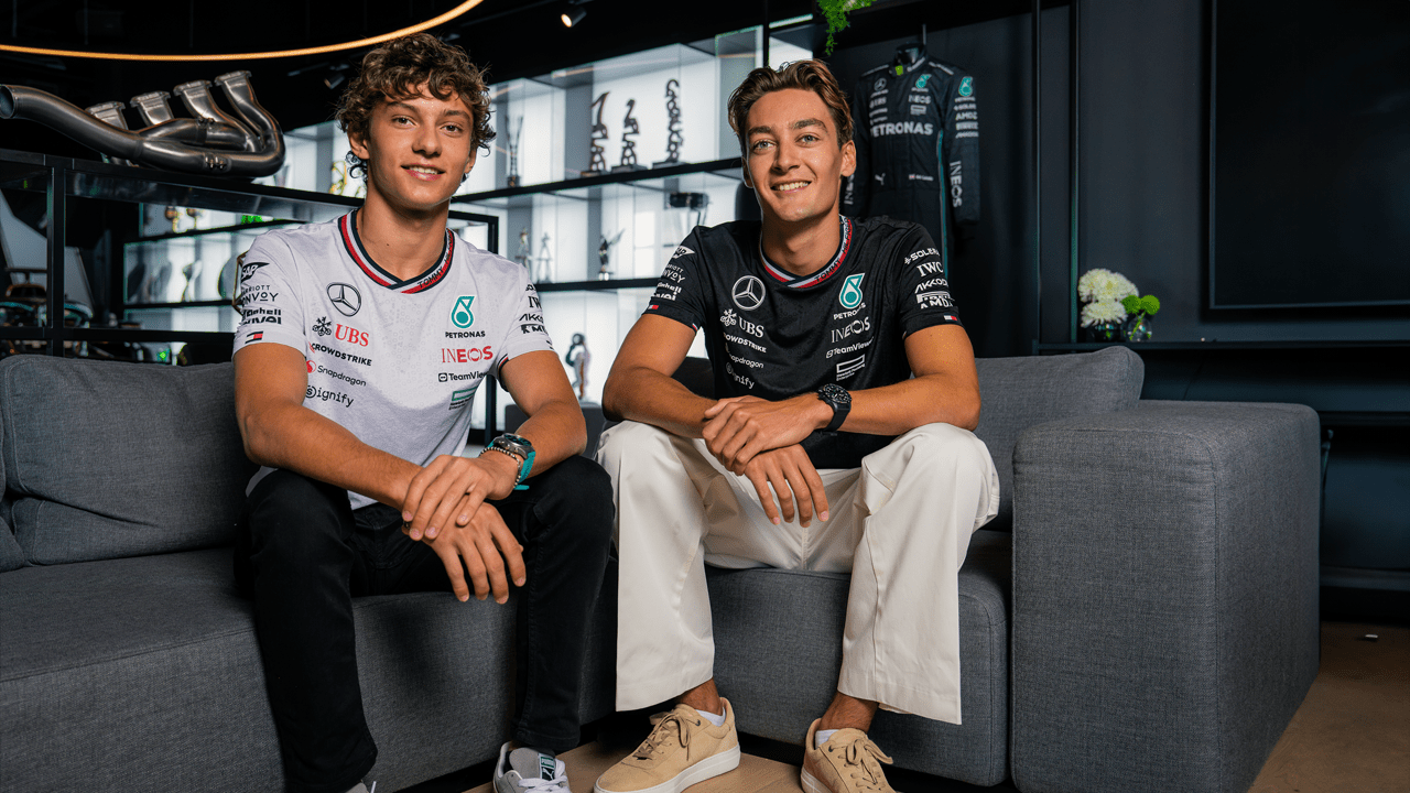 Georges Russel et Kimi Antonelli, pilotes Formule 1 pour Mercedes AMG Petronas F1 Team