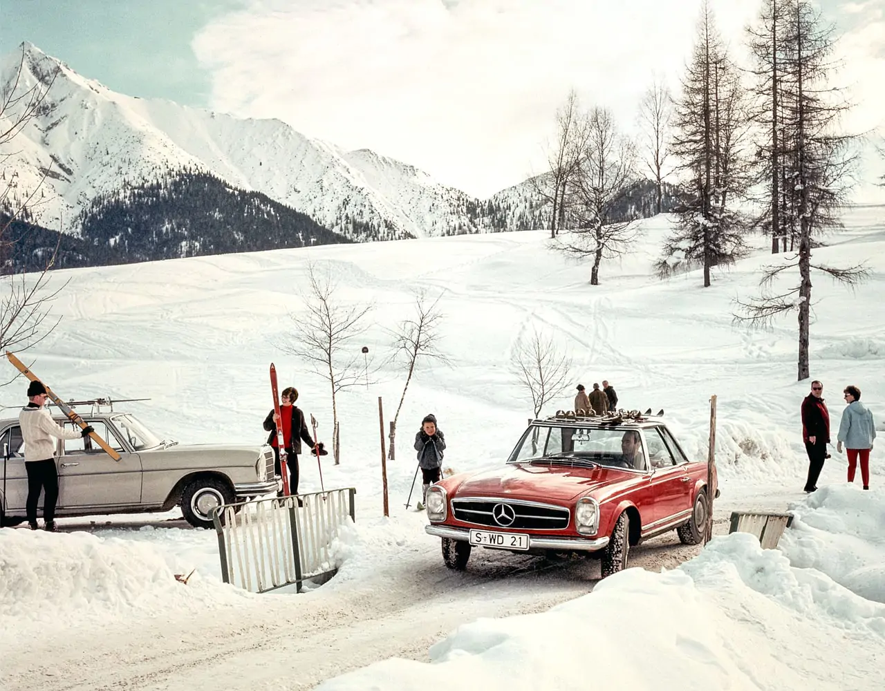 Mercedes vintage dans la neige