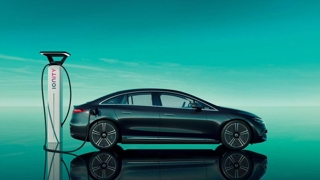 EQE branchée à une borne électrique