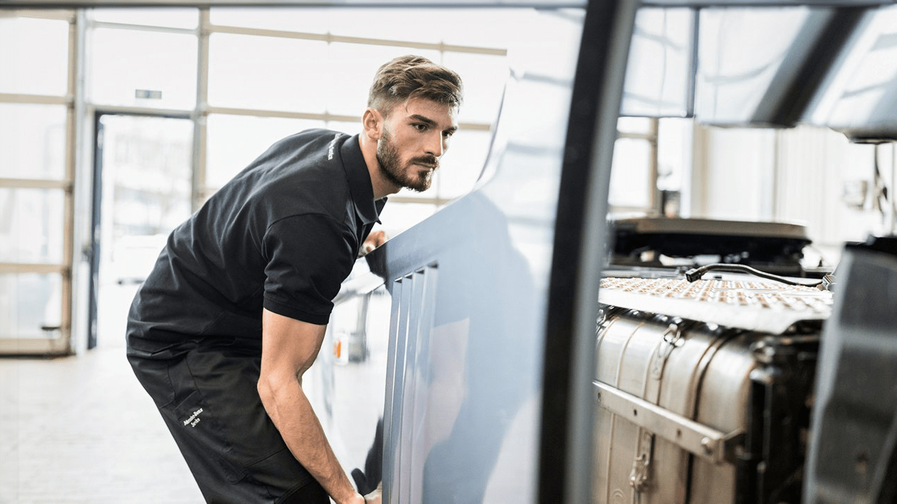 Mécanicien Mercedes-Benz carrosserie